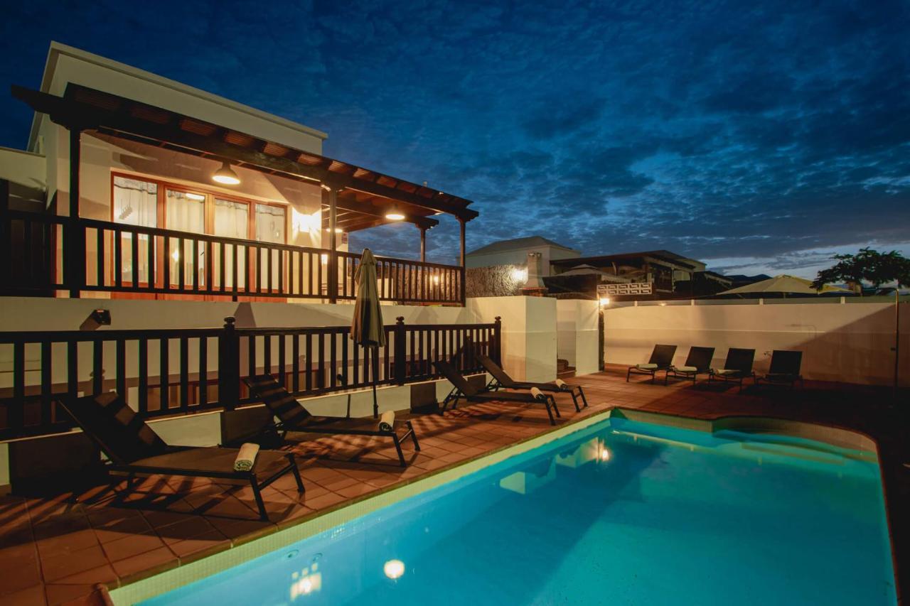 Stylish 6 Bedroom Villa Princesa - Hot Tub - Heated Pool - Near Beach & Waterparks Playa Blanca  Extérieur photo